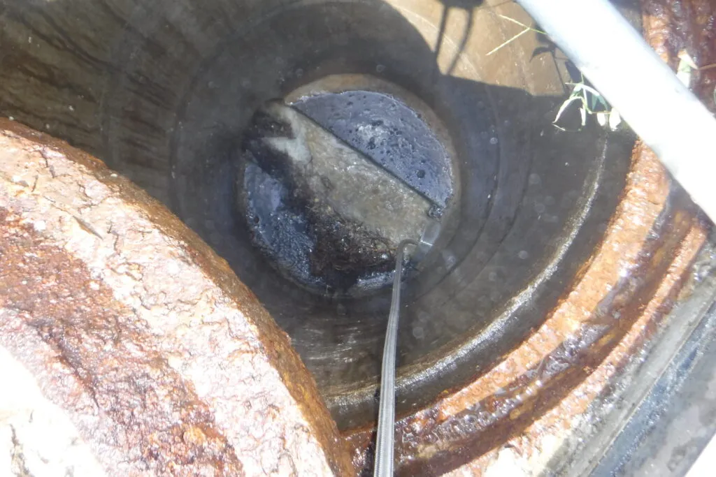 「【昭島市 戸建て】家全体の排水が詰まる原因は根っこ！？外部排水管の高圧洗浄でスッキリ