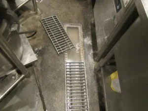 【福生市】某居酒屋チェーン店様 排水溝つまり対応